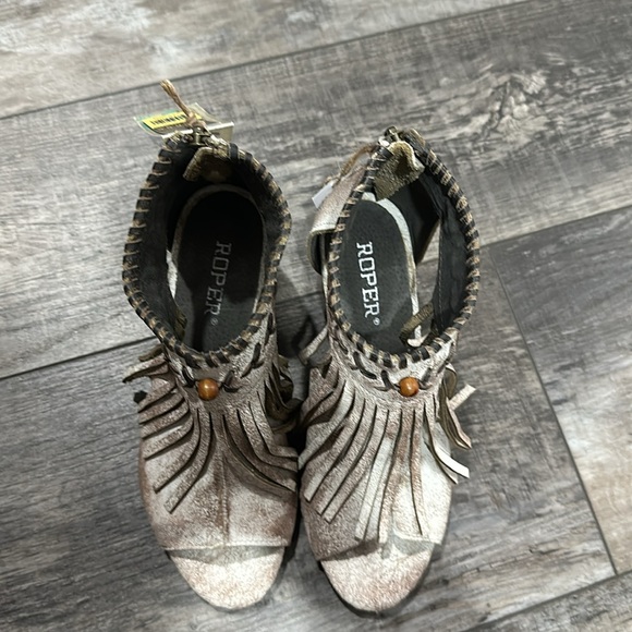 NWT 7.5 Roper heels - Picture 4 of 7